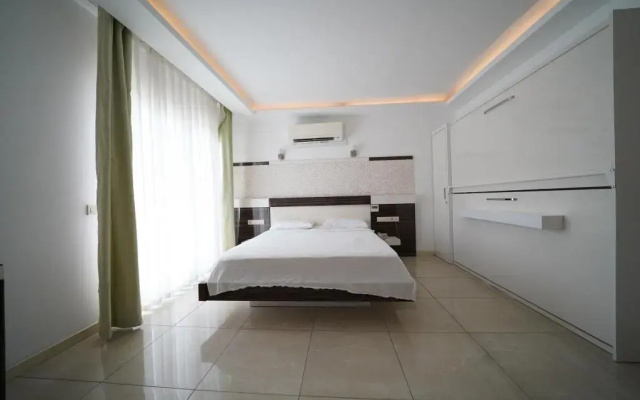 Maki Hotel