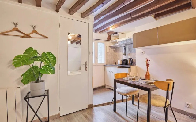 Elegant Studio Center of Paris