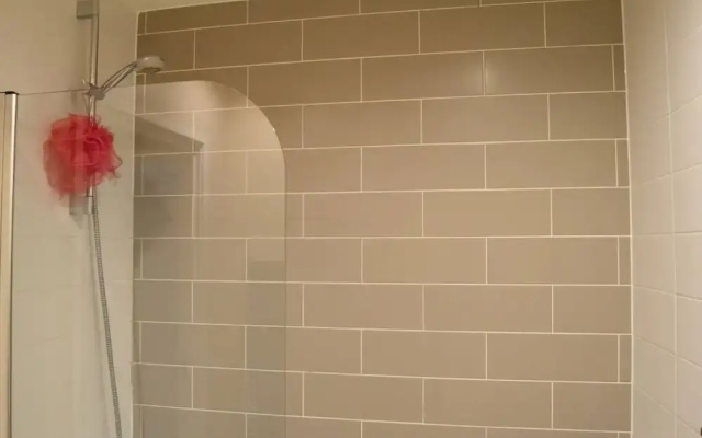 Contemporary 1 Bedroom Flat Near Mile End Station