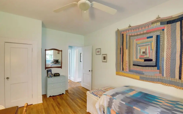 Lovely Hendersonville Retreat ~ 1 Mi to Downtown!