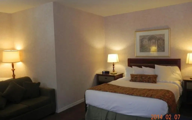 Cardinal Court Motel