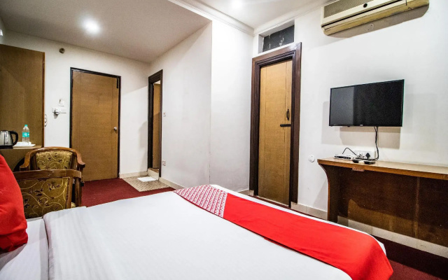 OYO 4376 Imax Inn