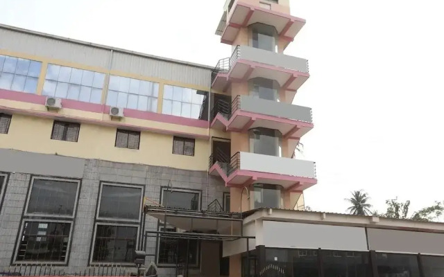 Varadashree Comforts By OYO Rooms