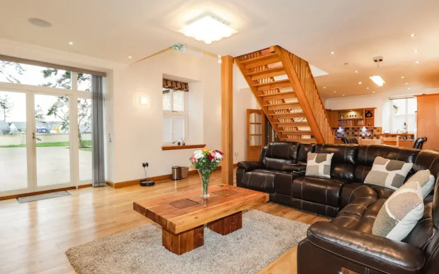 1 The Coach House
