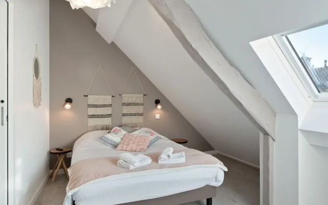 Fascinating Apartment in Bayeux With Communal Terrace/living Room and Kitchen