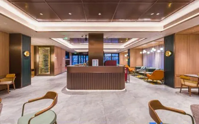 Orange Hotel (Shanghai Xinhua Hospital Bauhinia Square)