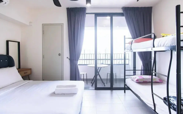 Tamarind Luxury Condo by Smarthome