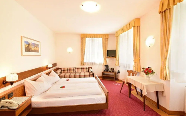 River Hotel Post