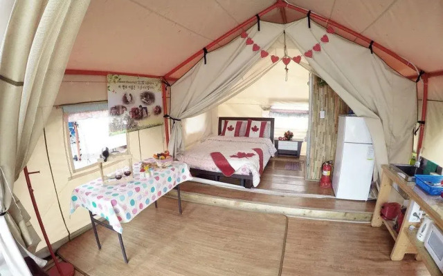 Pocheon Pine Tree Glamping Poolvilla