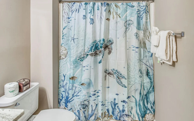 River Oaks Fairways Three-bedroom Apartment 10-B