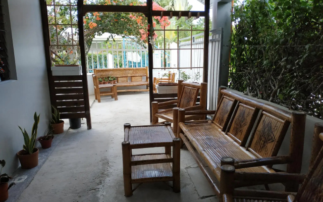 Hotel Sisters Inn  Moalboal