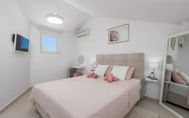 Awesome Apartment in Stinica With 1 Bedrooms and Wifi