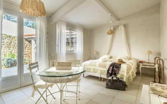 Luxury Villa with Jacuzzi in Les Issambres