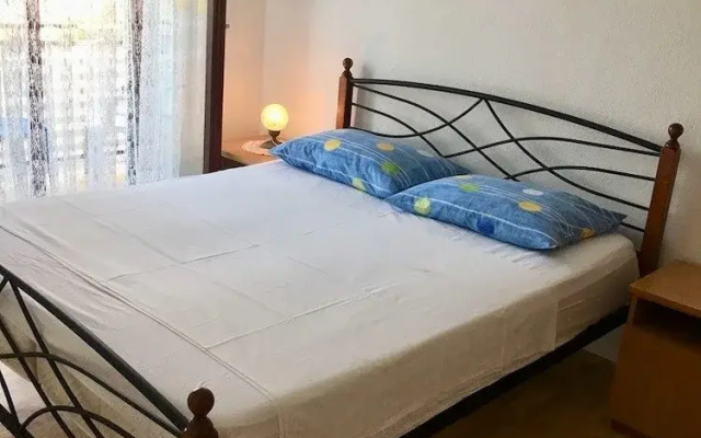 Apartments Pleadin / New Renovated one Bedroom A2