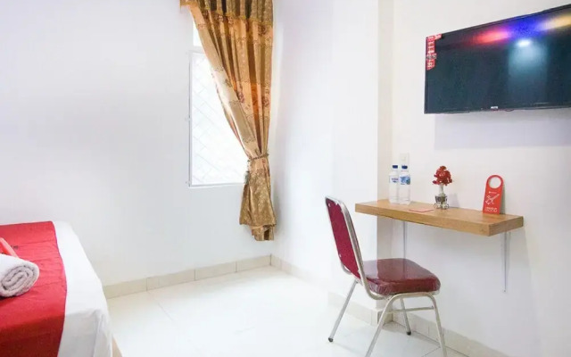 RedDoorz @ RS Adam Malik Medan