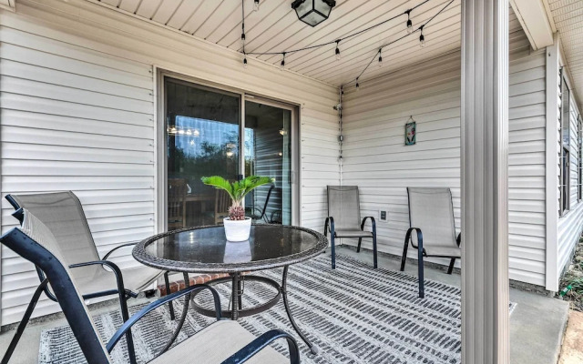 Spacious Navarre Retreat w/ Fenced-in Yard!