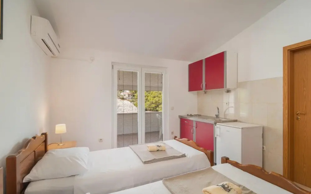 Stunning Apartment in Supetar-splitska With 2 Bedrooms and Wifi