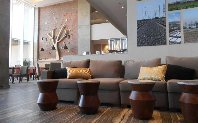 Fiesta Inn Suites Aeropuerto del Bajío