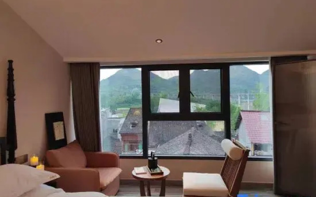Xiaoshihou. Xiaoshihou Homestay (Border City Chatong Scenic Area)