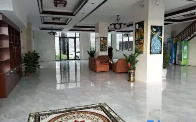 Kaixuan Business Hotel (Danzhou Nada)