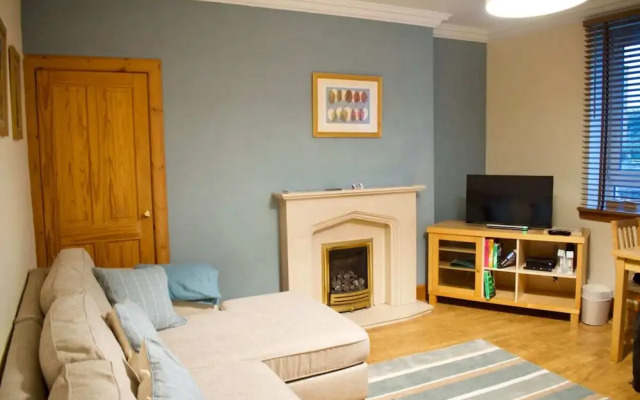 Newly Refurbed Home With Free Parking