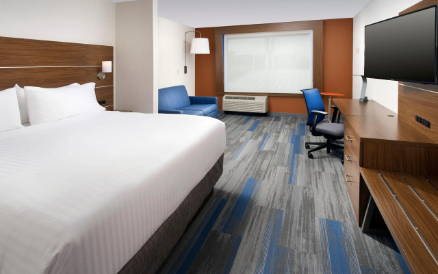 Holiday Inn Express & Suites Altoona by IHG