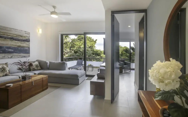 HIRA PH4 w Rooftop Terrace by Gate48