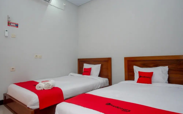 RedDoorz Syariah near Rumah Sakit Bhina Bhakti Husada