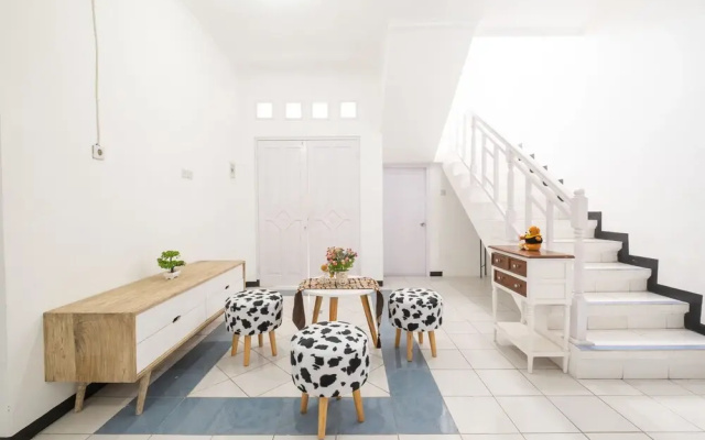 Roemah Hijaubiru by OYO Rooms