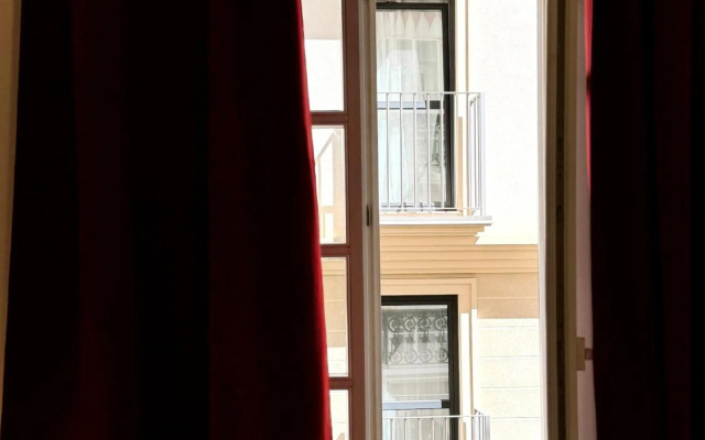 Fabulous City Centre One Bedroom Mayfair Apartment - Grand Central House