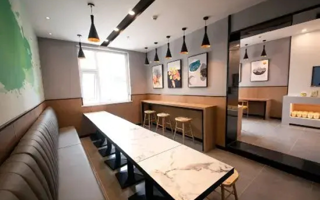 Feifan Boutique Hotel (Jiaozuo High-Speed Railway Station Wangfujing)