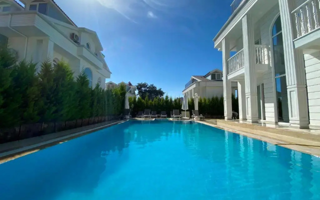 Villa White House