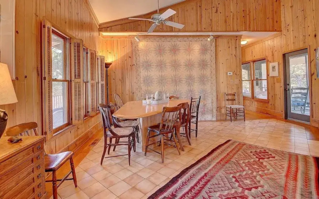151 Easy Breezy 4 Br Home by RedAwning