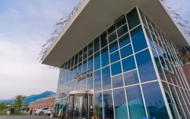 Mianzhu Huaxiang Jiulongshan Yard Hotel