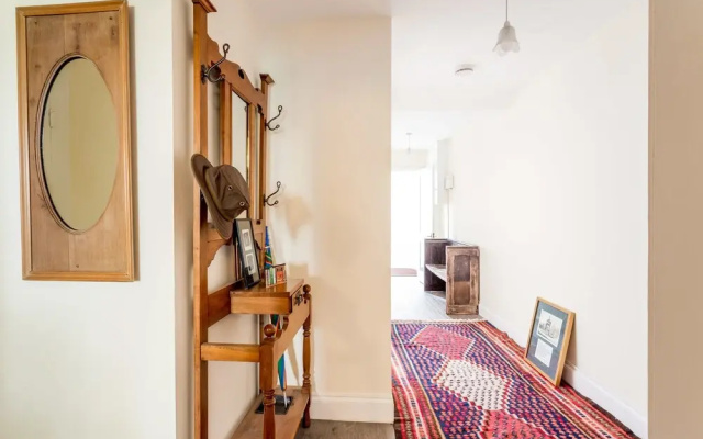 Beautiful 2-bedroom Flat in a Victorian House