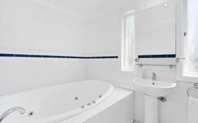 HELENA, 2BDR Fitzroy House