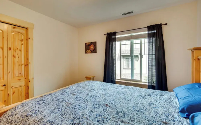 Cozy Ronald Retreat w/ Community Amenities!