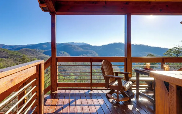 Majestic Mountain Views: Sevierville Escape!