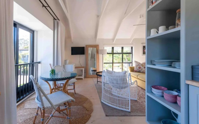 African Flame Apartment