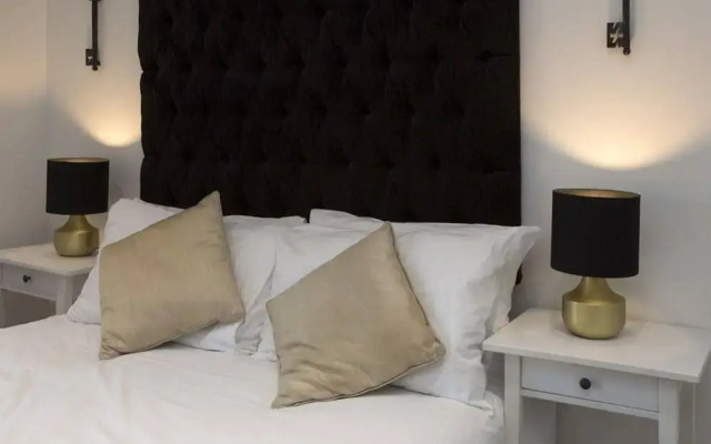 Charming Tower Bridge Apartment