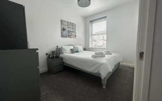 House - Sleeps 6, Pet Friendly & Courtyard