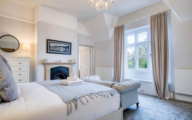 The Old Rectory - 5 Bedroom Holiday Home - Llanedi