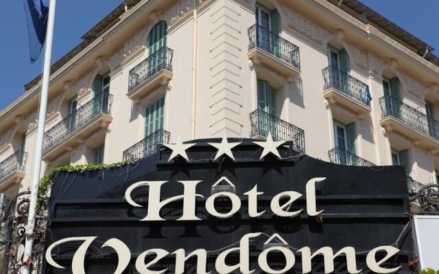 Отель Hôtel Vendôme Ницца вид на фасад