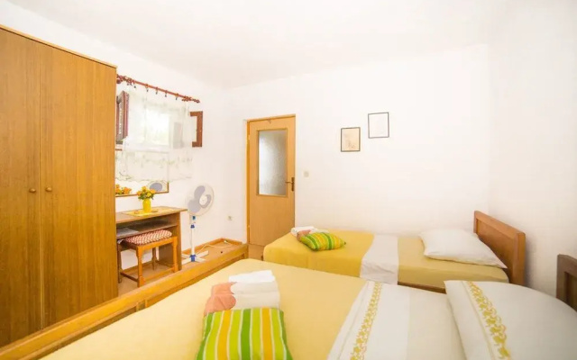 Apartments Bratus