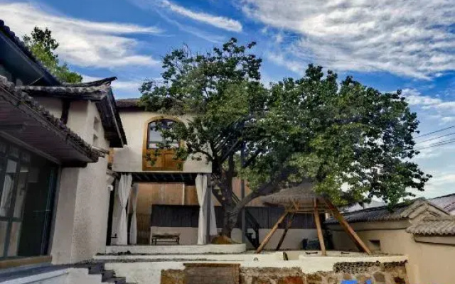 Shaxi Thirty-Three Mountain View Homestay