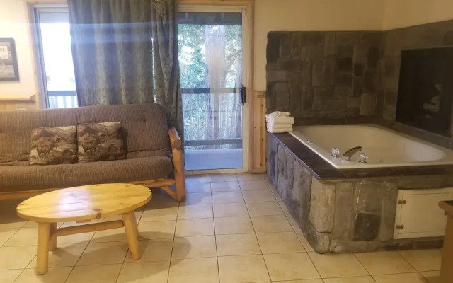 Rodeway Inn & Suites Fireside Lodge