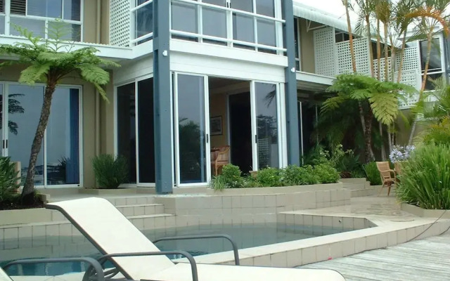 Sanctuary Cove Villas
