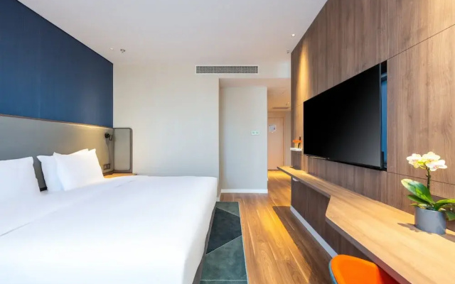 Holiday Inn Express Xinji City Center by IHG