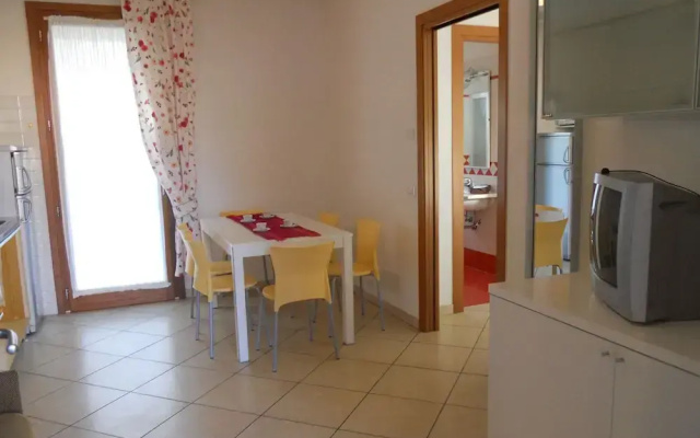 Garden Apartment With Pool in Holiday Village