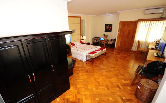 Royal Inlay Hotel